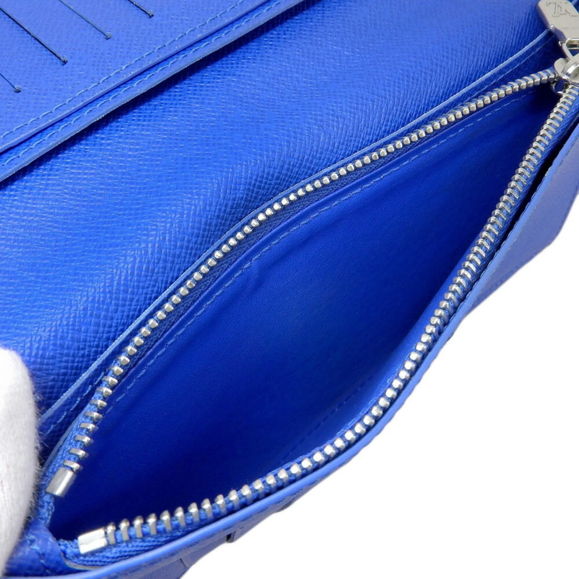 Louis Vuitton blue Taiga Leather Long Wallet (Bi-Fold) (Pre-Owned)
