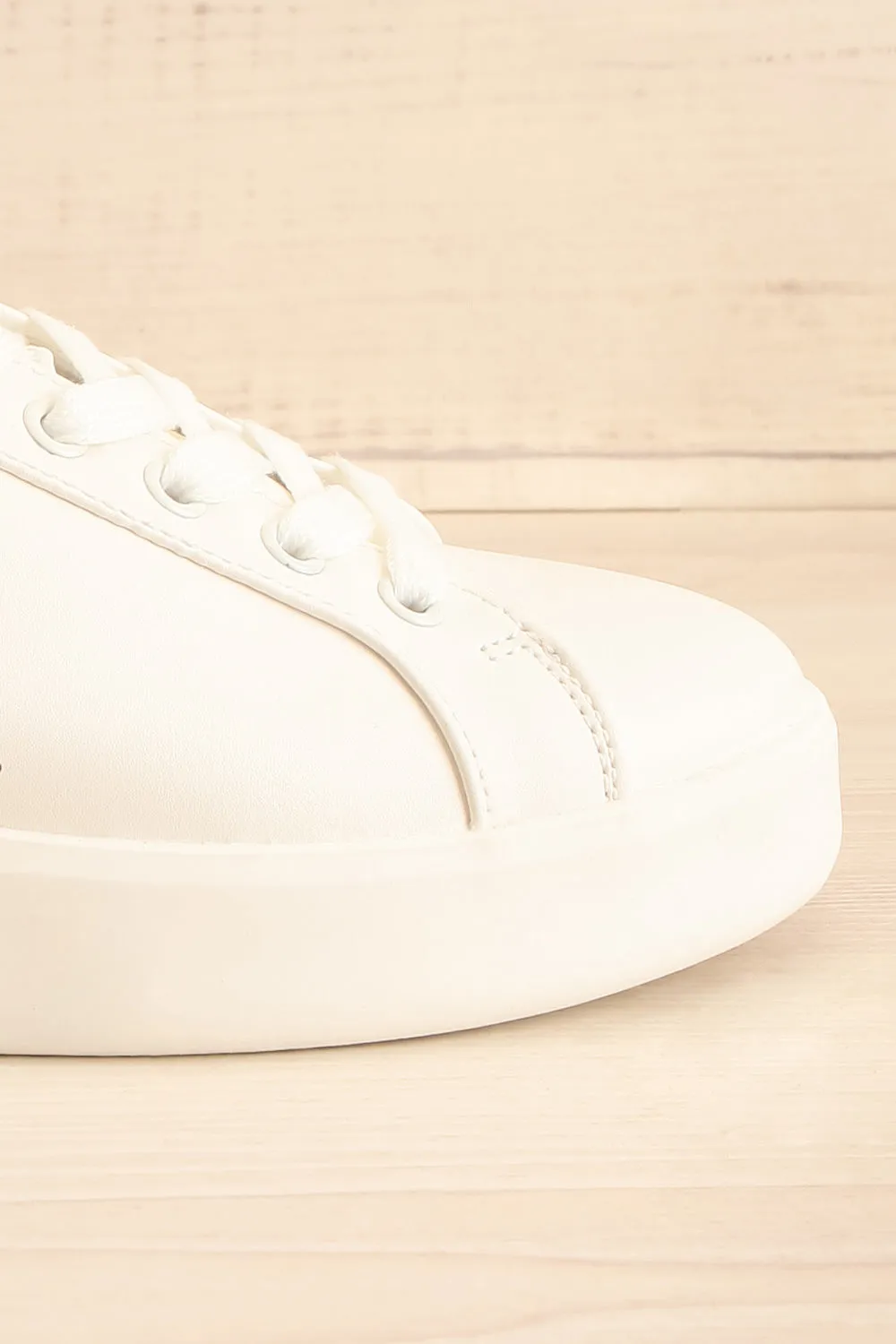 Pyree | White Sneakers w/ Gold Detail