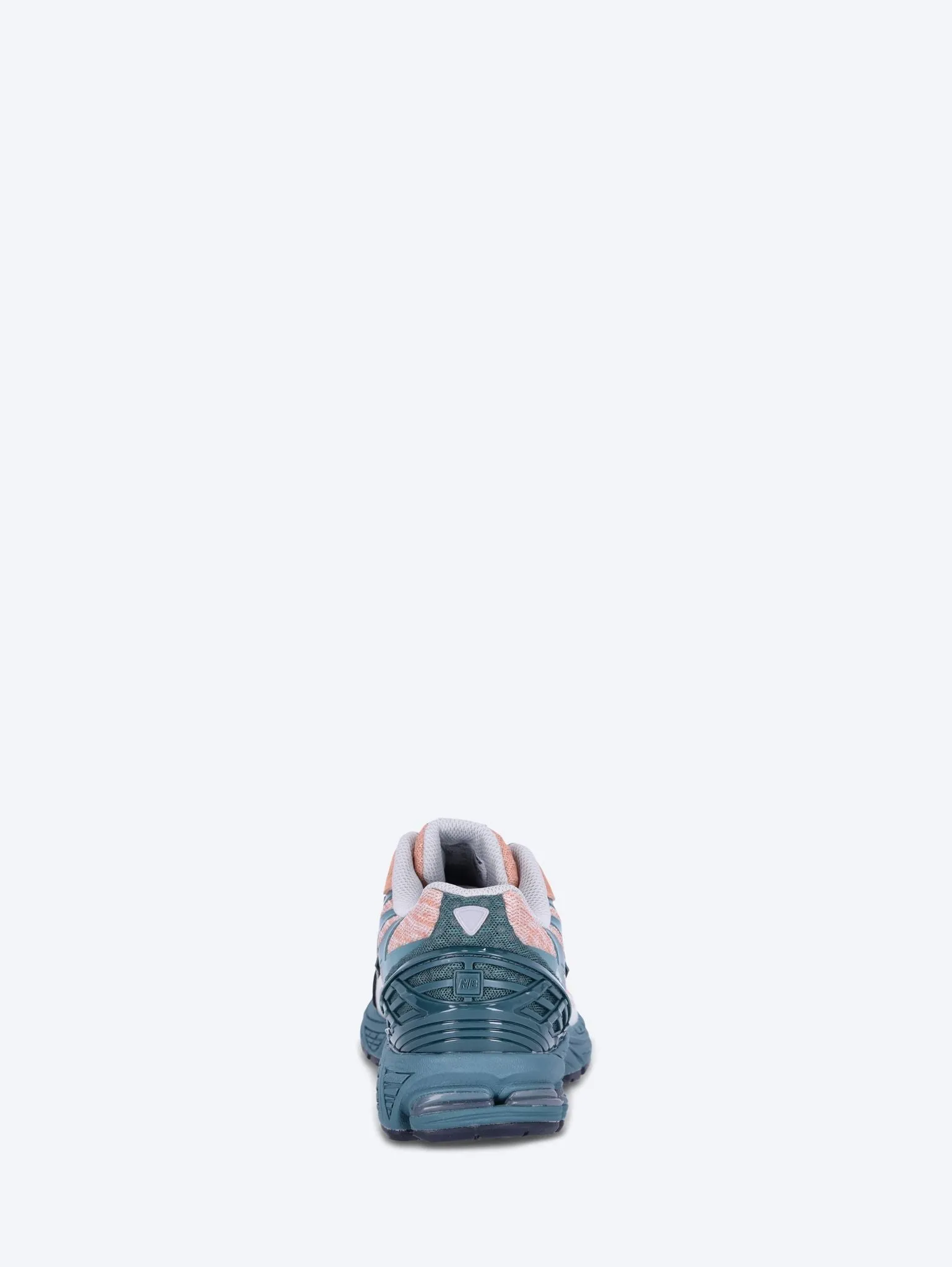 U1906wfb sneakers