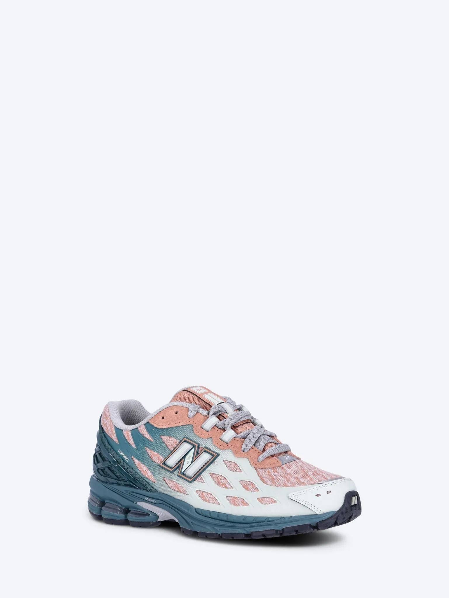 U1906wfb sneakers