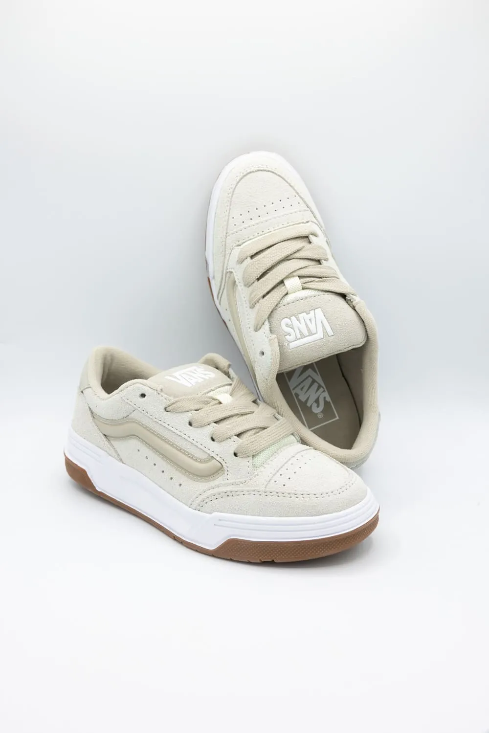 Vans Hylane Sneakers in Cream | VN000D81BYS1